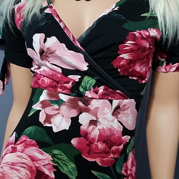 CLEARANCE FINAL PRICE Stunning Deep V Neck Floral Dress - Picture 2 of 8